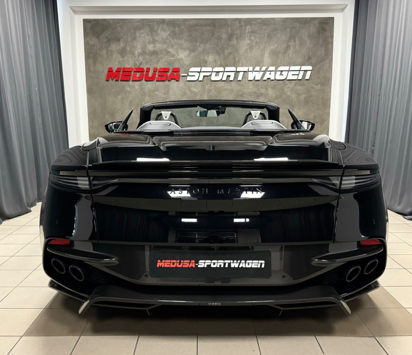 ASTON MARTIN DBS, view 4