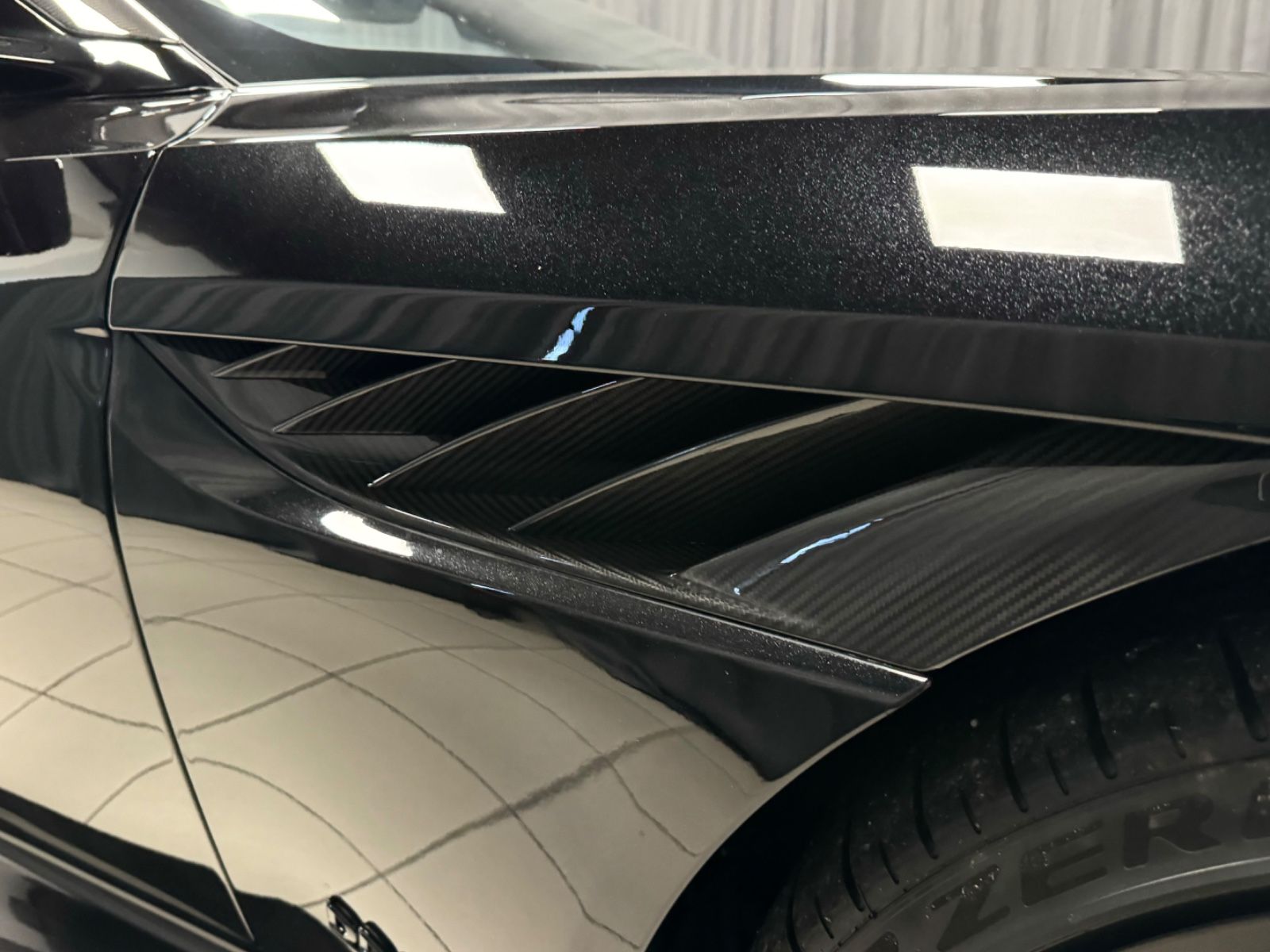 ASTON MARTIN DBS, view 22
