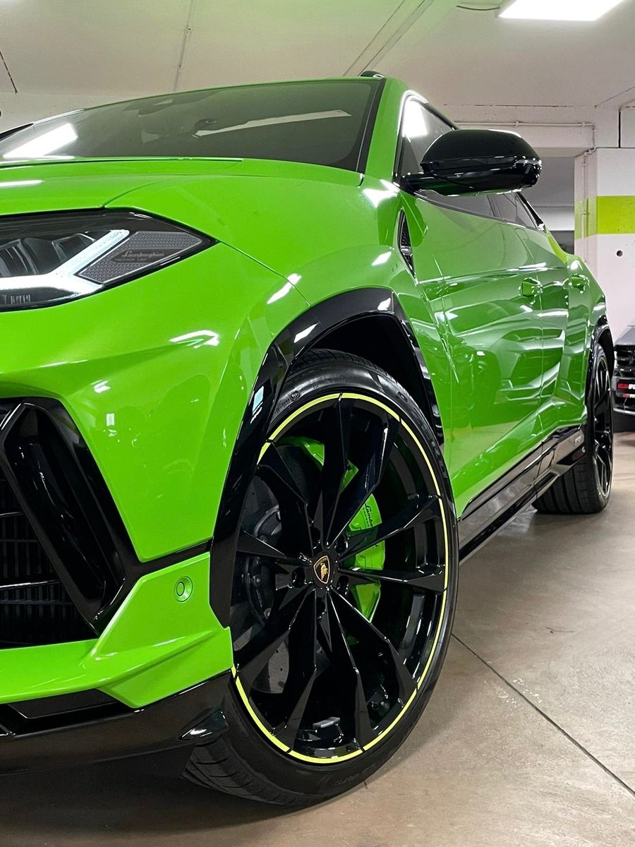 Fahrzeugabbildung Lamborghini URUS S GREEN PEARL BIG CARBON 4SEAT TV FULLOPT!