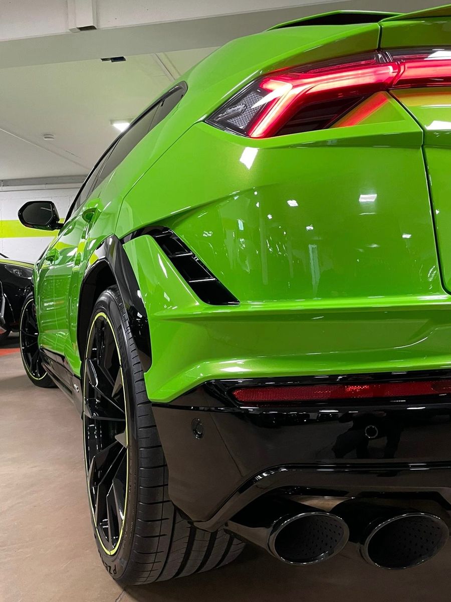 Fahrzeugabbildung Lamborghini URUS S GREEN PEARL BIG CARBON 4SEAT TV FULLOPT!