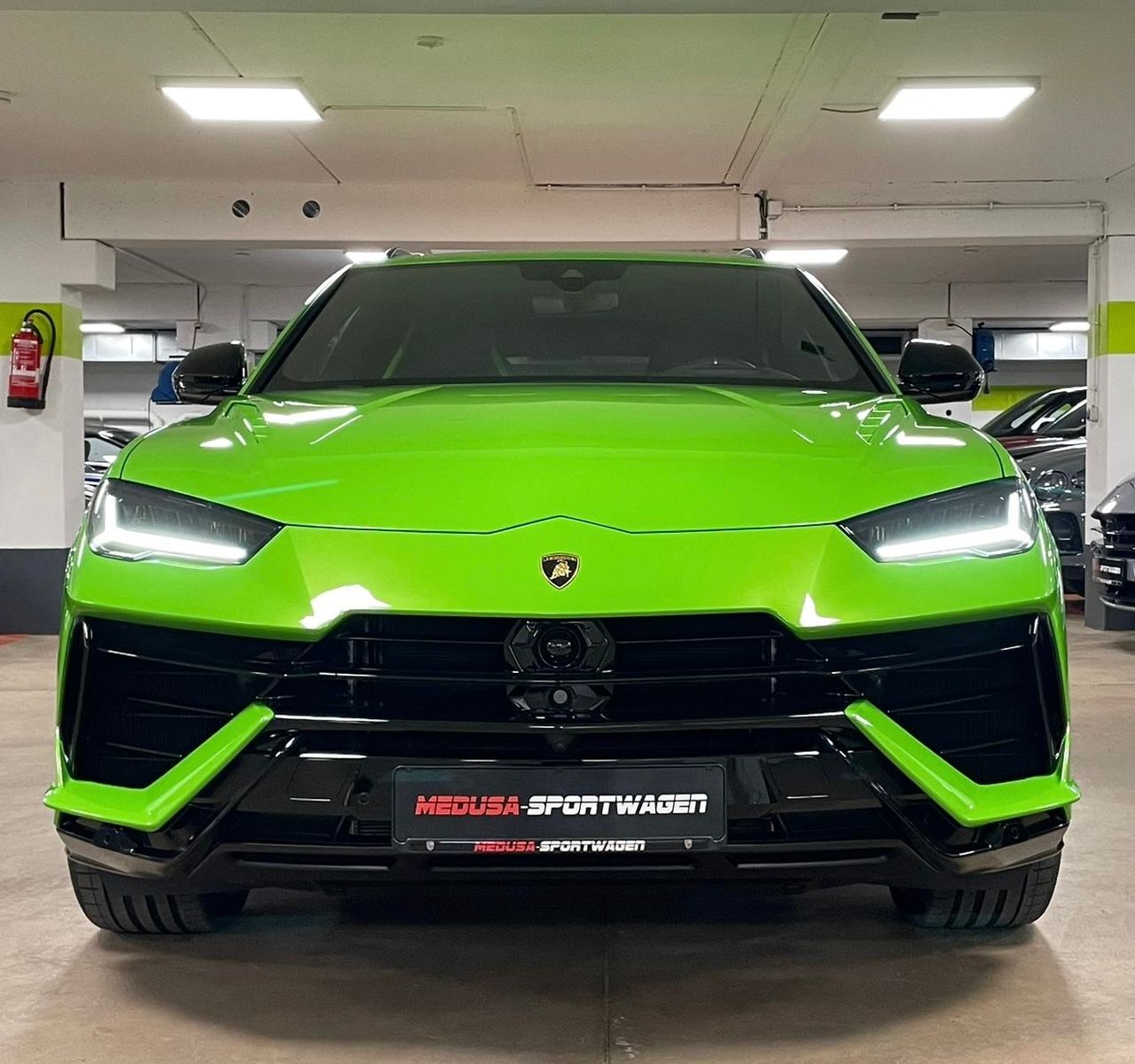 Fahrzeugabbildung Lamborghini URUS S GREEN PEARL BIG CARBON 4SEAT TV FULLOPT!