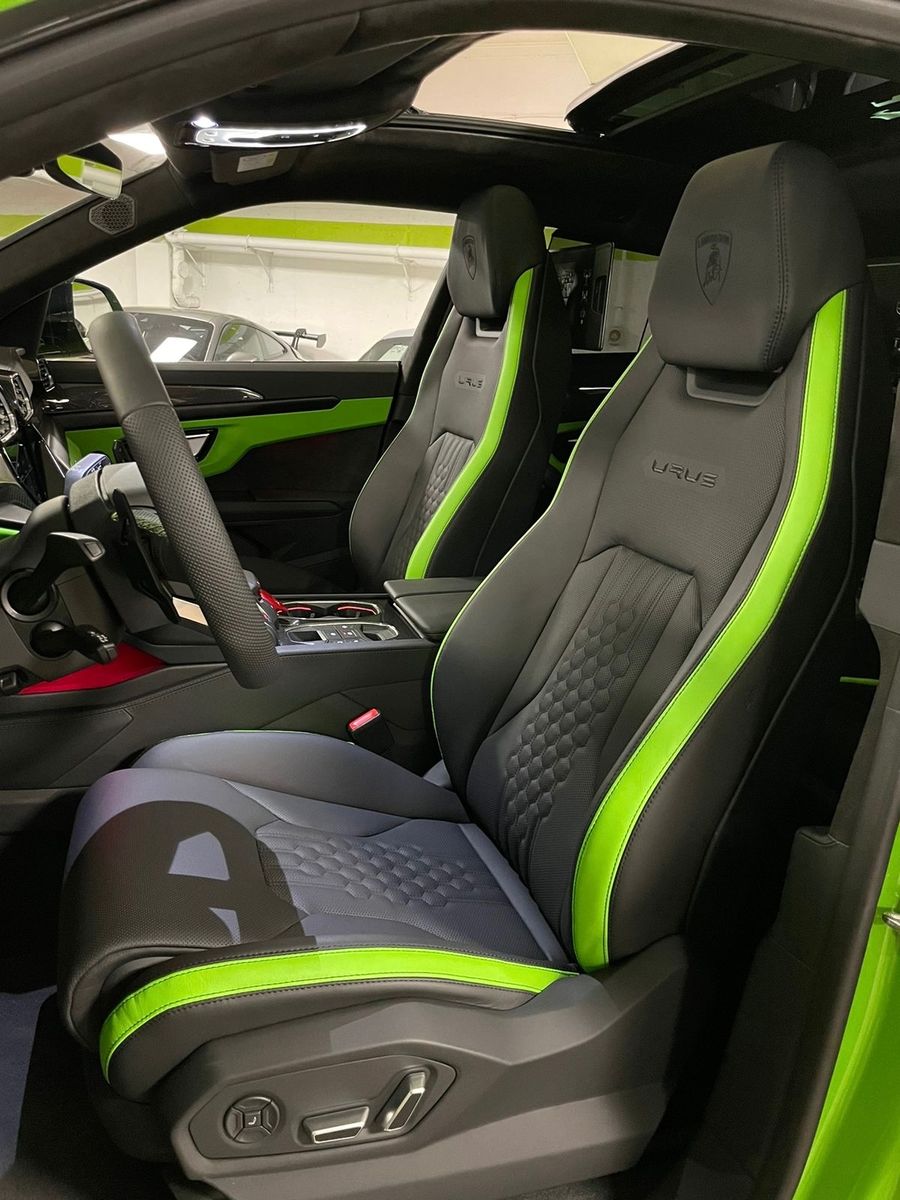 Fahrzeugabbildung Lamborghini URUS S GREEN PEARL BIG CARBON 4SEAT TV FULLOPT!