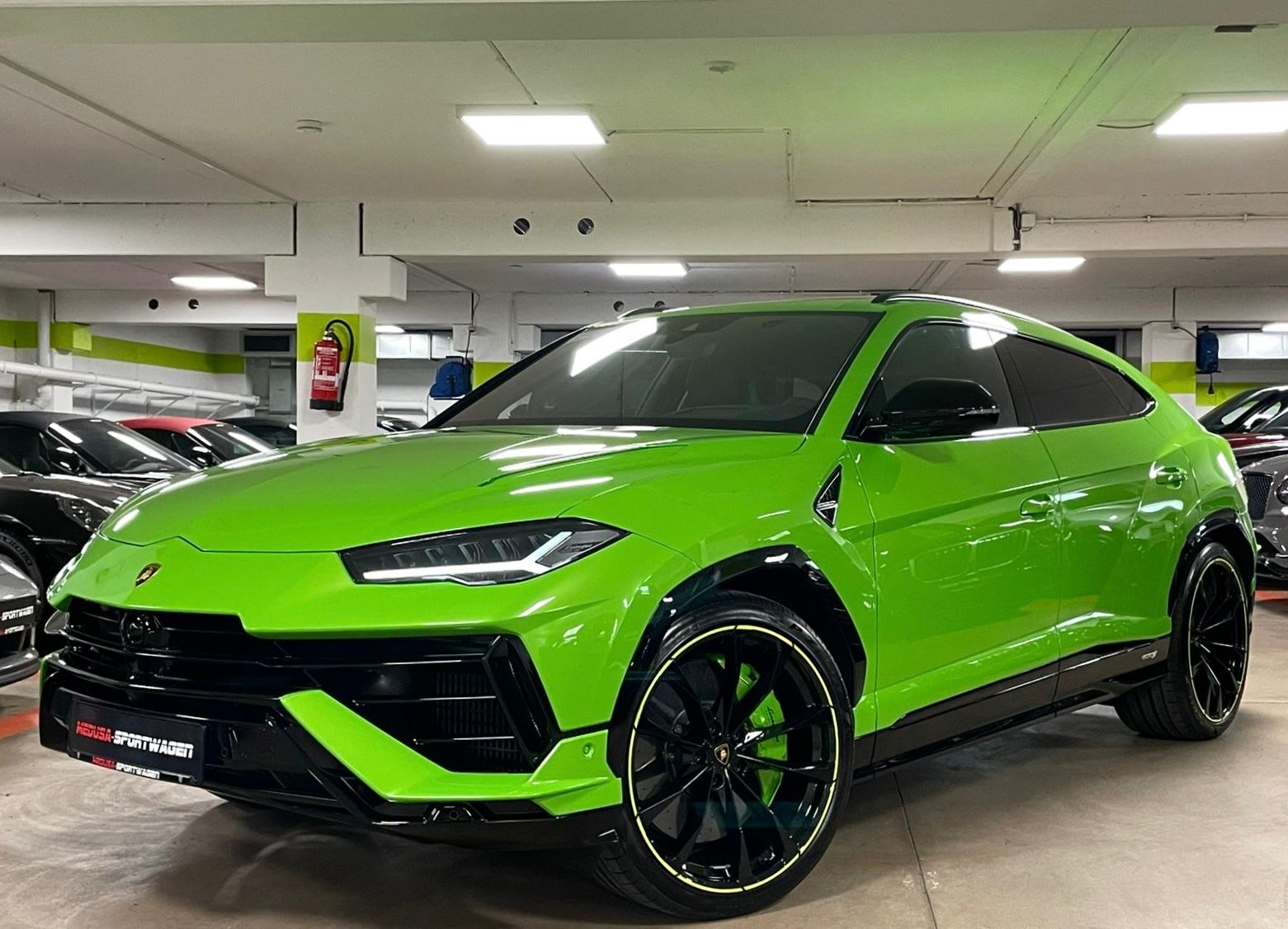 Fahrzeugabbildung Lamborghini URUS S GREEN PEARL BIG CARBON 4SEAT TV FULLOPT!