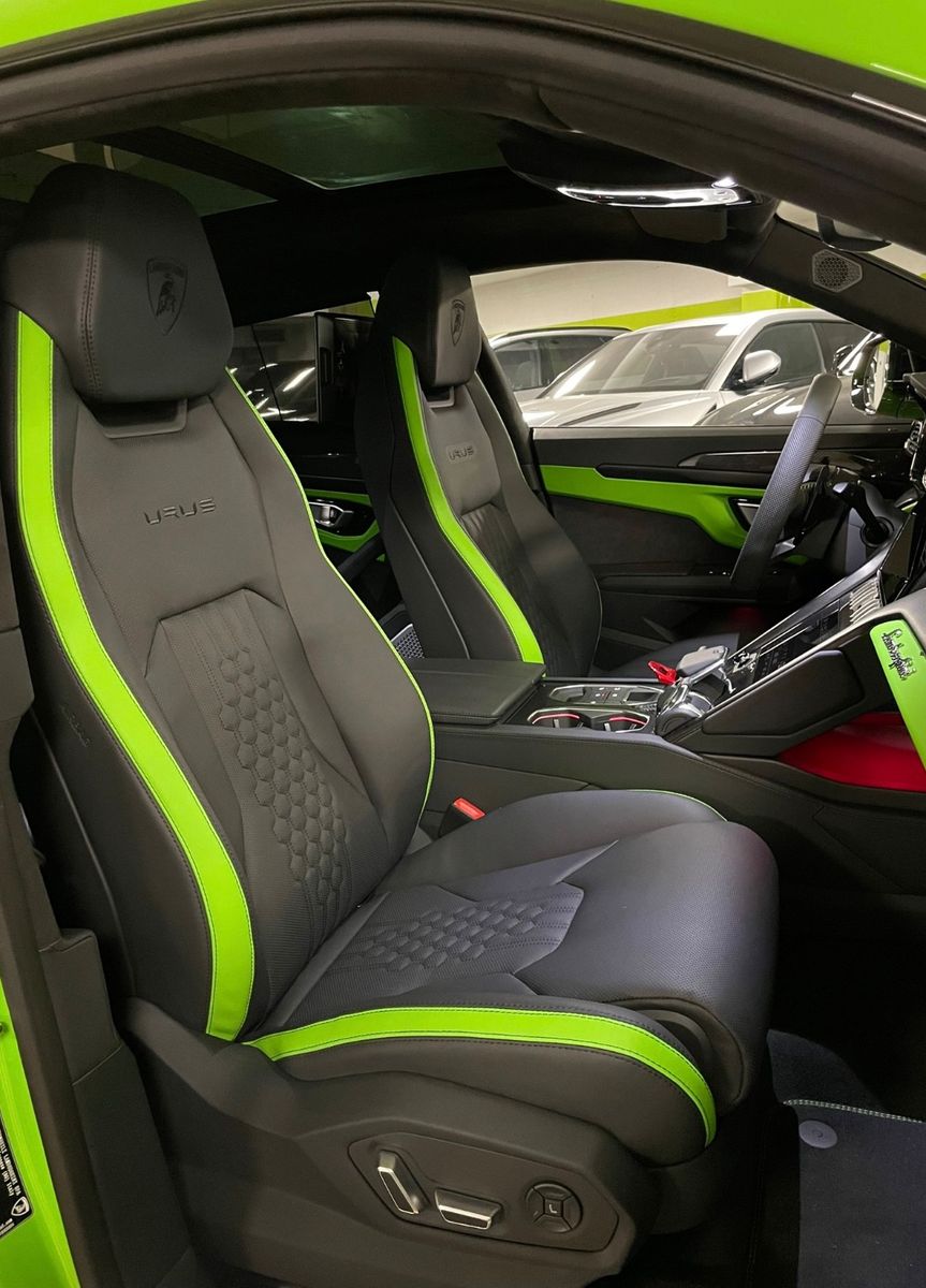 Fahrzeugabbildung Lamborghini URUS S GREEN PEARL BIG CARBON 4SEAT TV FULLOPT!