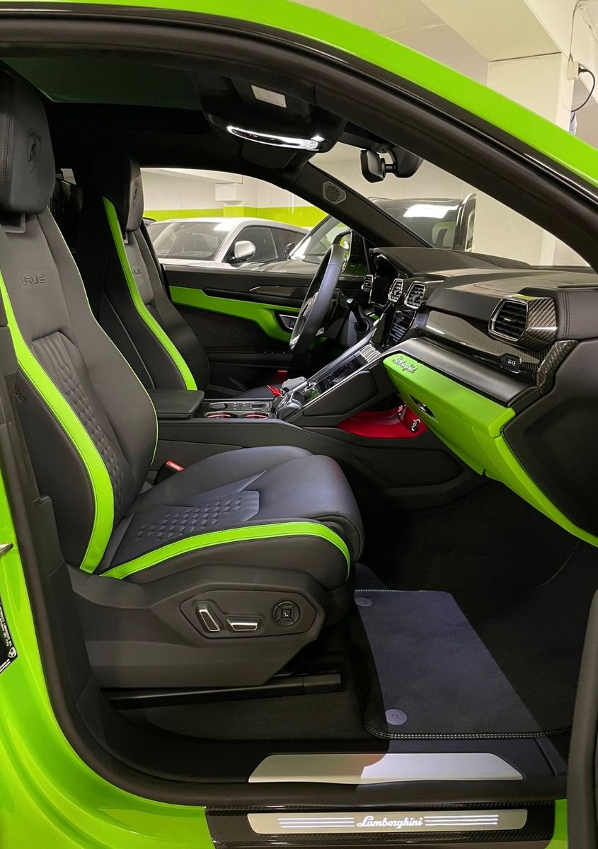 Fahrzeugabbildung Lamborghini URUS S GREEN PEARL BIG CARBON 4SEAT TV FULLOPT!