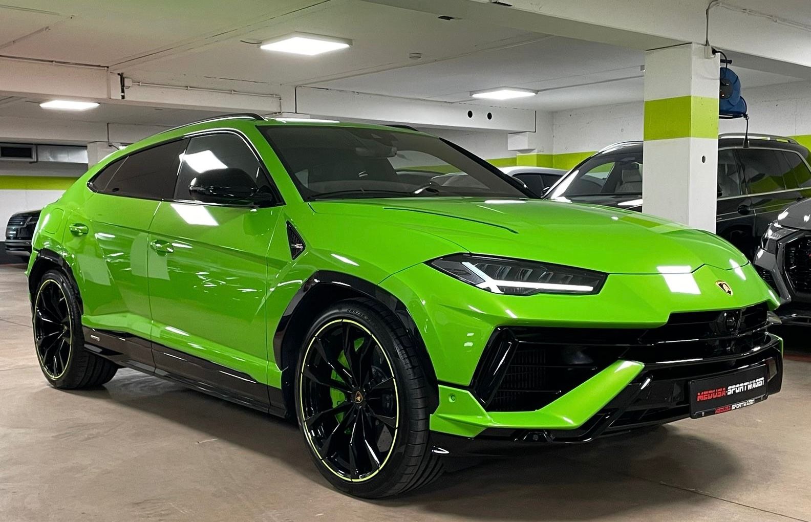 Fahrzeugabbildung Lamborghini URUS S GREEN PEARL BIG CARBON 4SEAT TV FULLOPT!