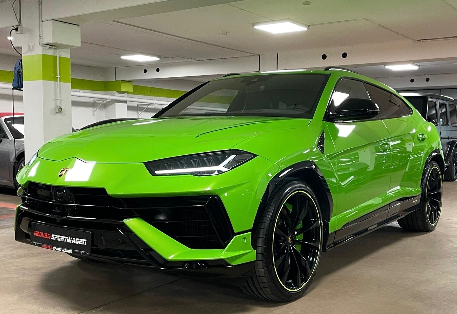 Fahrzeugabbildung Lamborghini URUS S GREEN PEARL BIG CARBON 4SEAT TV FULLOPT!