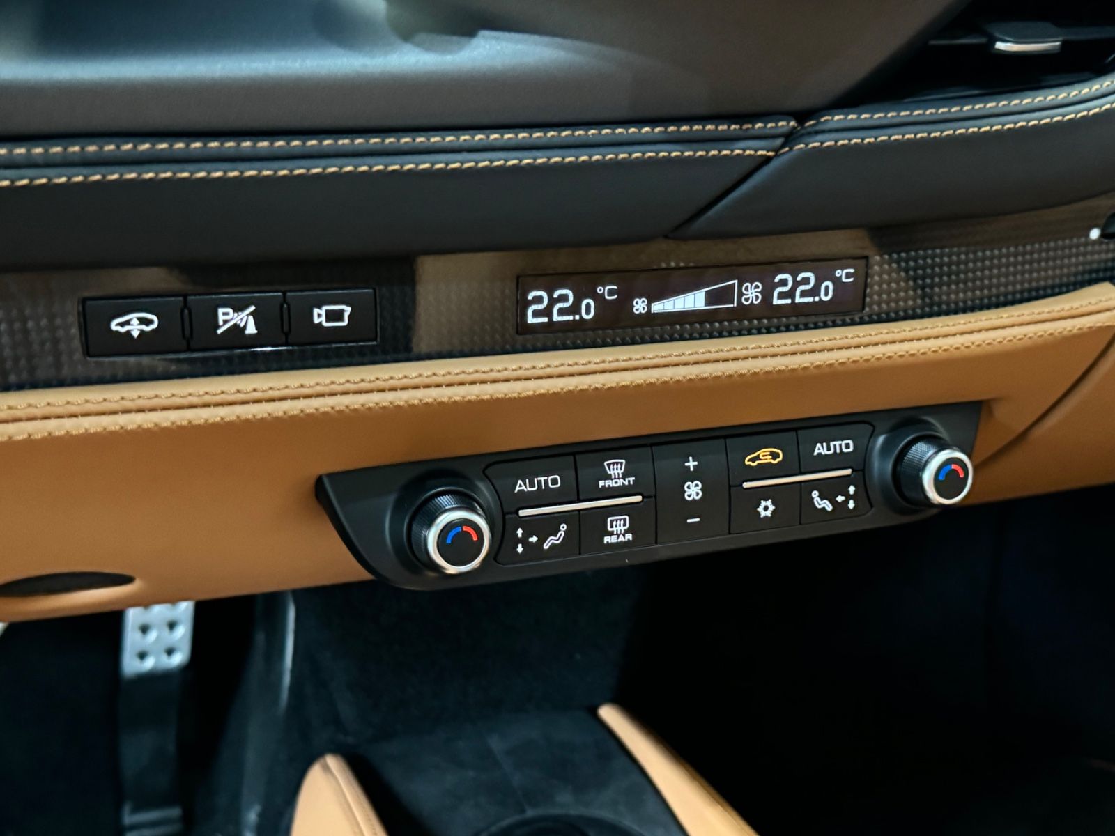 Fahrzeugabbildung Ferrari F8 SPIDER DAYTONA SEAT CARBON PDISPLAY LIFT FULL