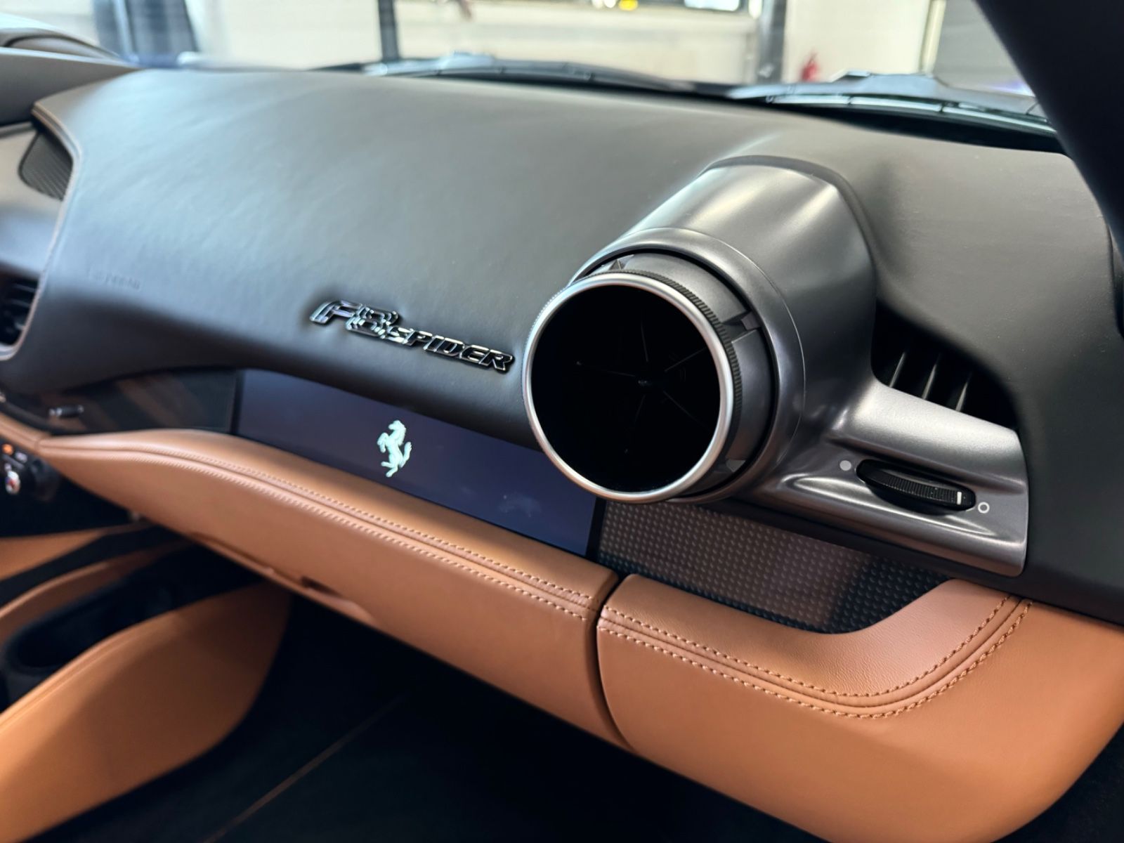 Fahrzeugabbildung Ferrari F8 SPIDER DAYTONA SEAT CARBON PDISPLAY LIFT FULL