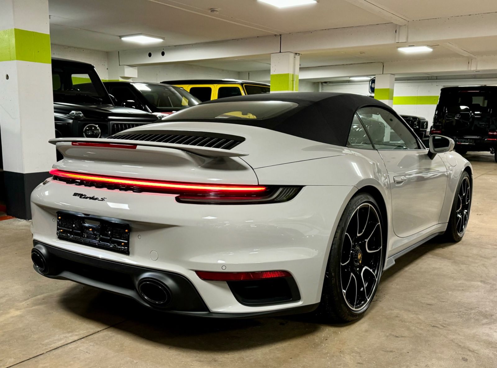 Fahrzeugabbildung Porsche 992 TURBO S CABRIO KREIDE CARBON LIFT BOSE NEW!