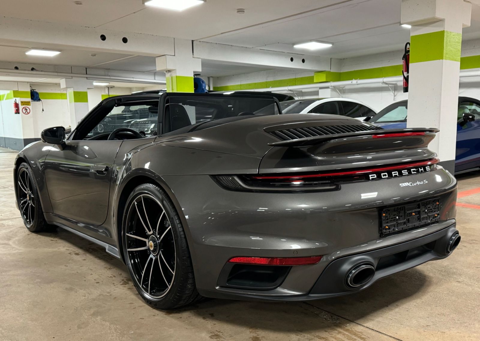 Fahrzeugabbildung Porsche 911 TURBO S CABRIO CARBON BURMESTER LIFT FULLOPT