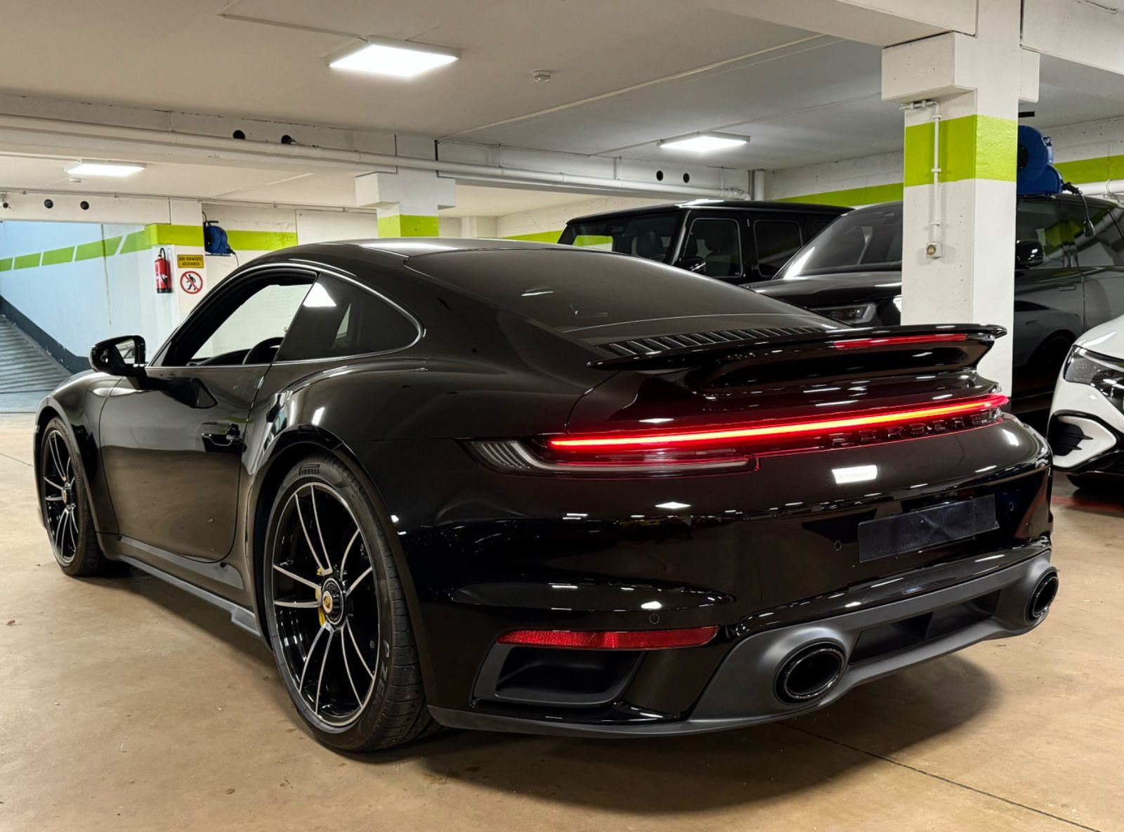 Fahrzeugabbildung Porsche 992 TURBO S COUPE BLACK CARBON LIFT BOSE NEW FUL