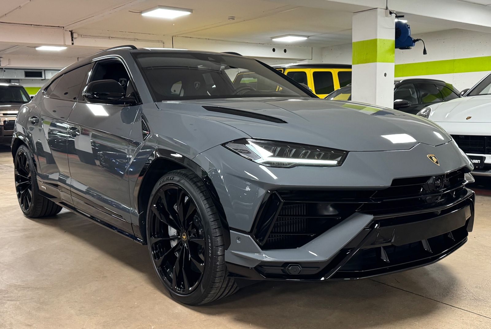 Fahrzeugabbildung Lamborghini URUS S GRIGIO TELESTO CARBON B&O MASSAGE 25 FULL