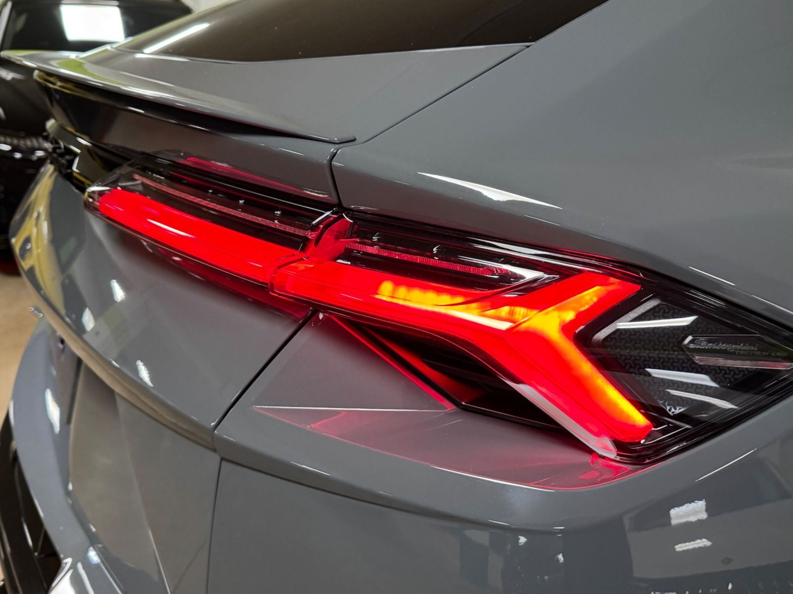 Fahrzeugabbildung Lamborghini URUS S GRIGIO TELESTO CARBON B&O MASSAGE 25 FULL