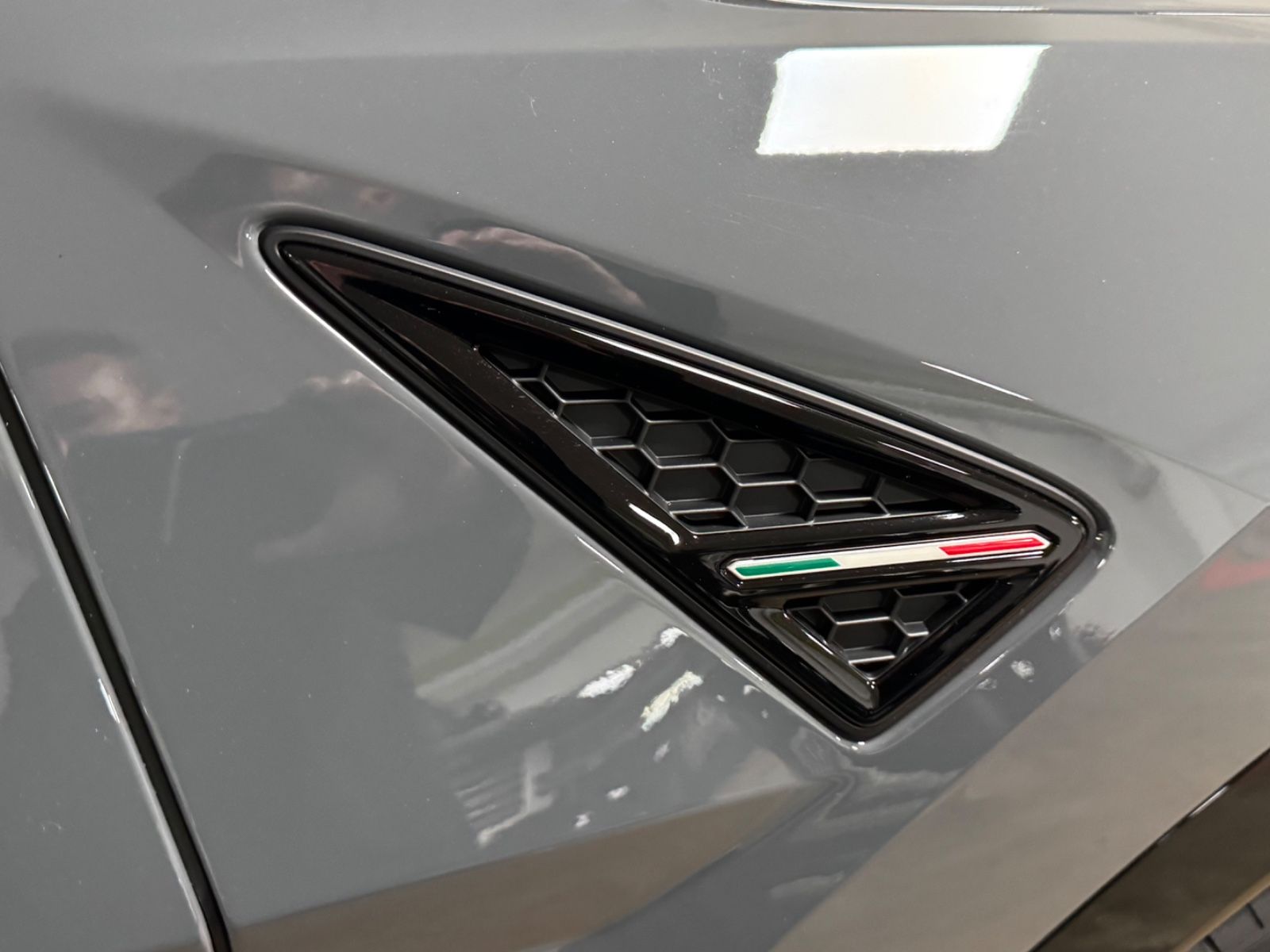 Fahrzeugabbildung Lamborghini URUS S GRIGIO TELESTO CARBON B&O MASSAGE 25 FULL