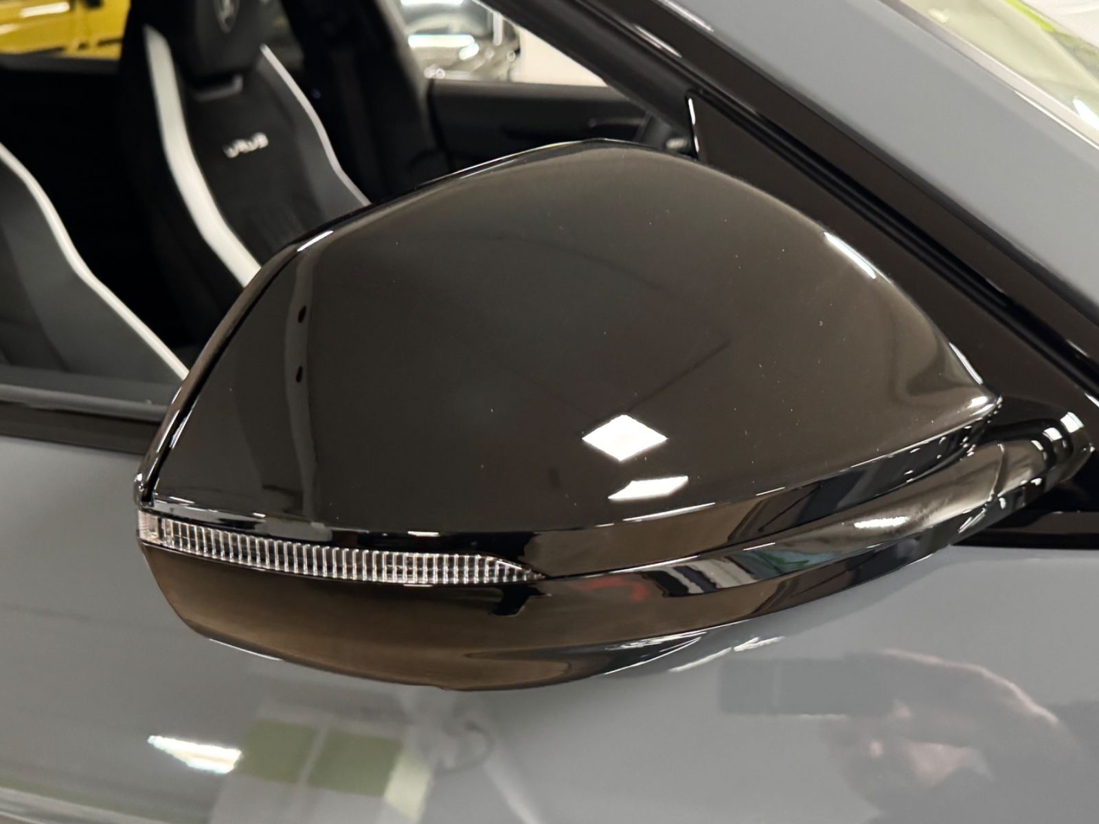 Fahrzeugabbildung Lamborghini URUS S GRIGIO TELESTO CARBON B&O MASSAGE 25 FULL