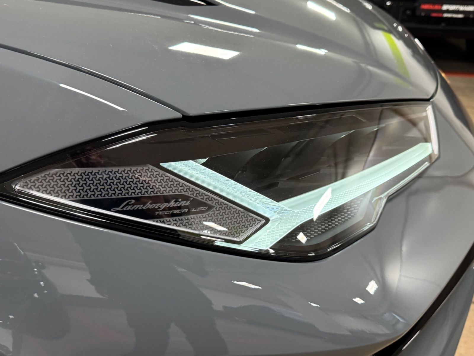 Fahrzeugabbildung Lamborghini URUS S GRIGIO TELESTO CARBON B&O MASSAGE 25 FULL