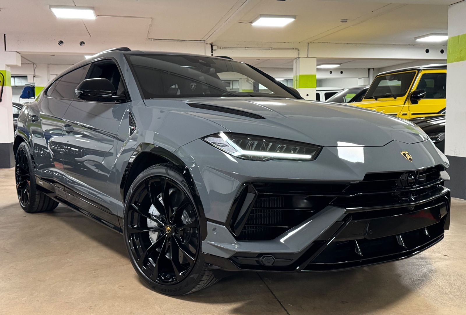 Fahrzeugabbildung Lamborghini URUS S GRIGIO TELESTO CARBON B&O MASSAGE 25 FULL