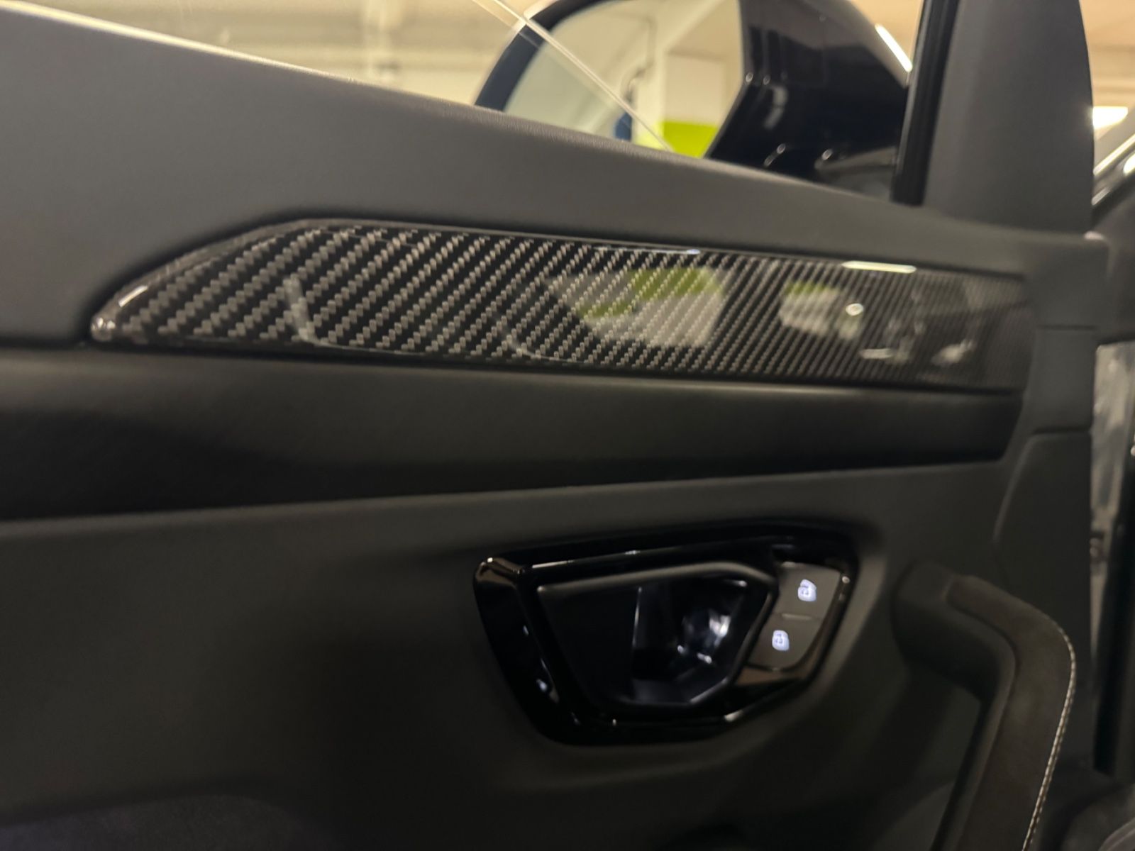 Fahrzeugabbildung Lamborghini URUS S GRIGIO TELESTO CARBON B&O MASSAGE 25 FULL