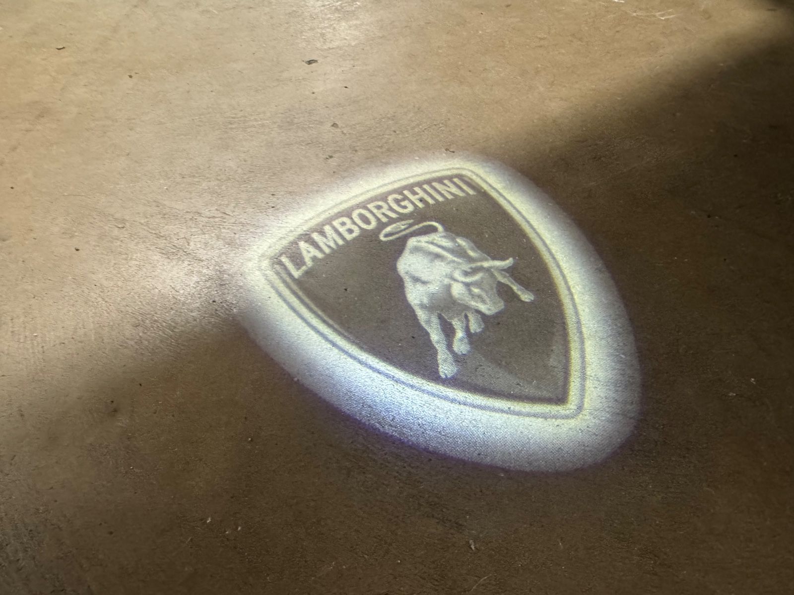 Fahrzeugabbildung Lamborghini URUS S GRIGIO TELESTO CARBON B&O MASSAGE 25 FULL