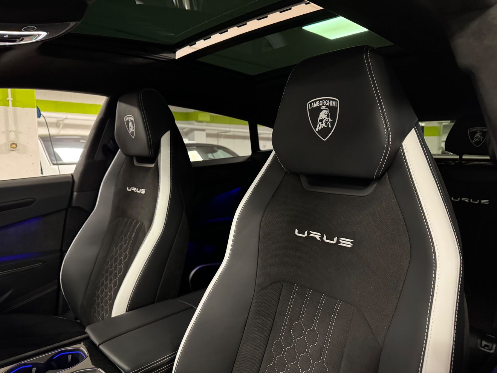 Fahrzeugabbildung Lamborghini URUS S GRIGIO TELESTO CARBON B&O MASSAGE 25 FULL