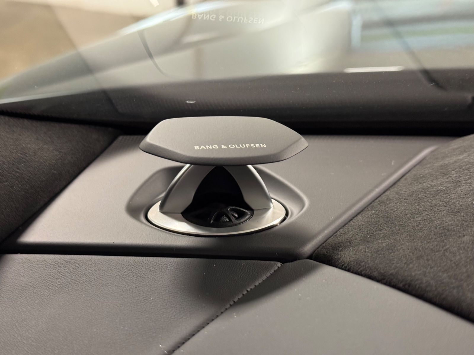 Fahrzeugabbildung Lamborghini URUS S GRIGIO TELESTO CARBON B&O MASSAGE 25 FULL