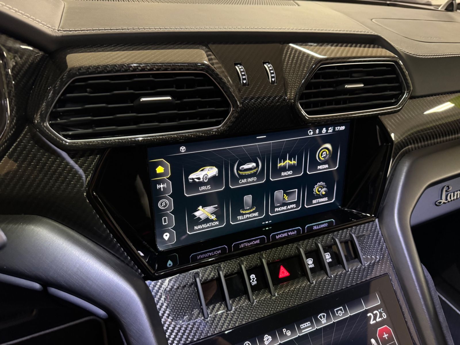 Fahrzeugabbildung Lamborghini URUS S GRIGIO TELESTO CARBON B&O MASSAGE 25 FULL
