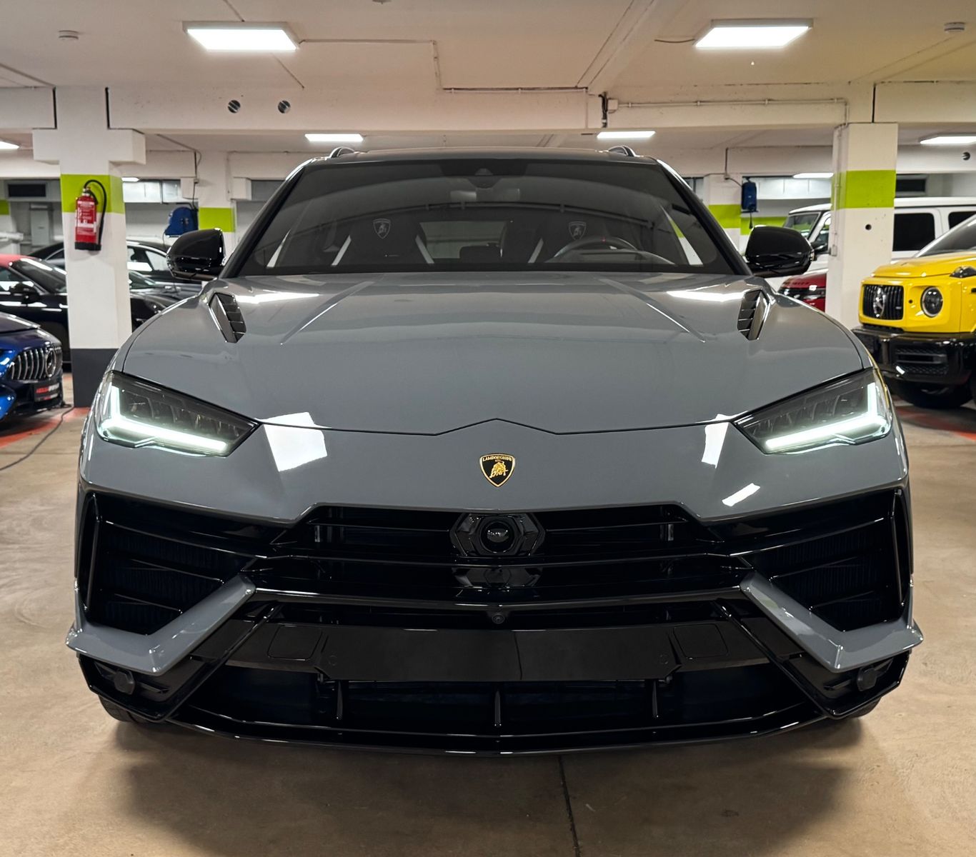 Fahrzeugabbildung Lamborghini URUS S GRIGIO TELESTO CARBON B&O MASSAGE 25 FULL