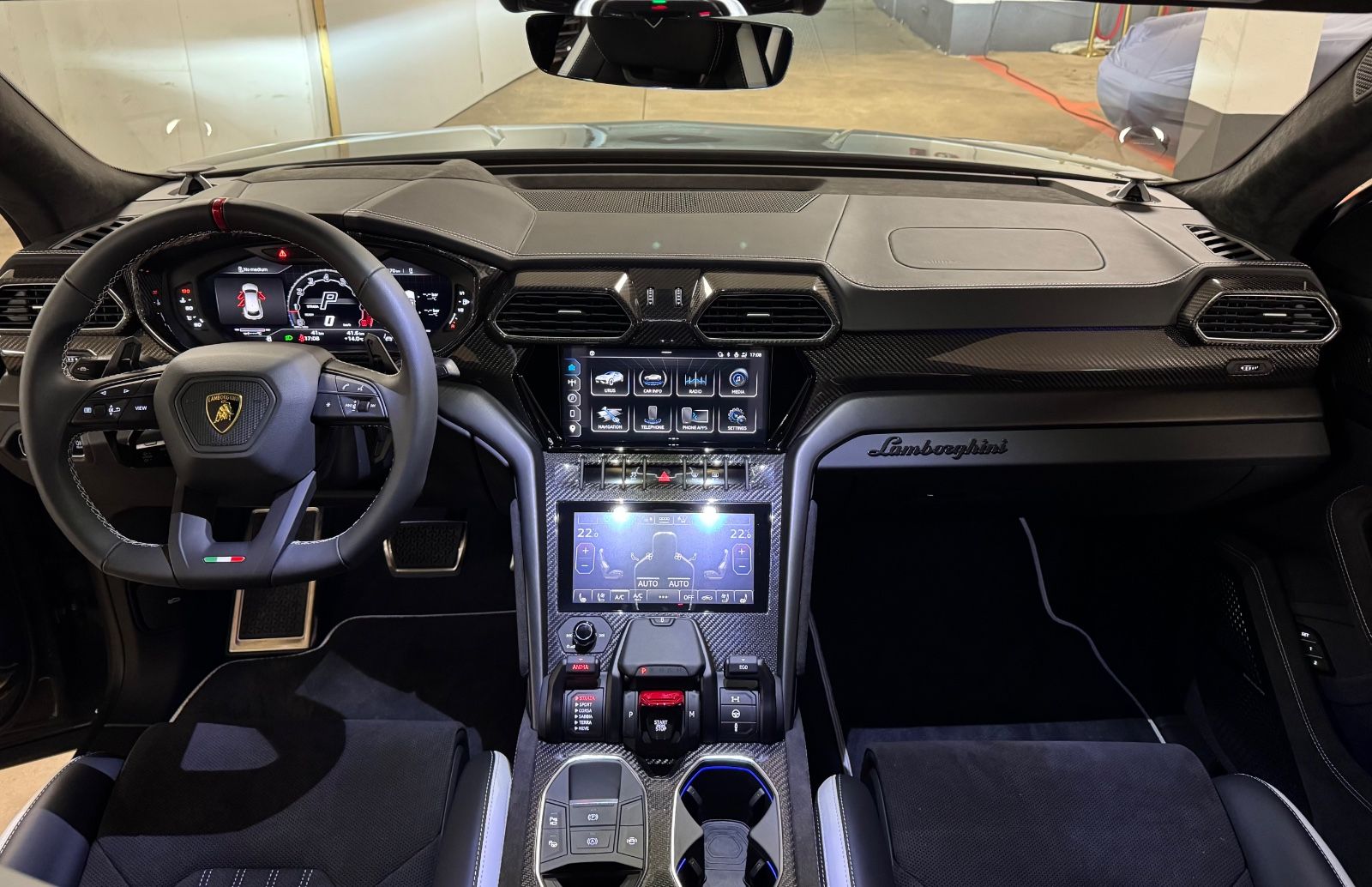 Fahrzeugabbildung Lamborghini URUS S GRIGIO TELESTO CARBON B&O MASSAGE 25 FULL