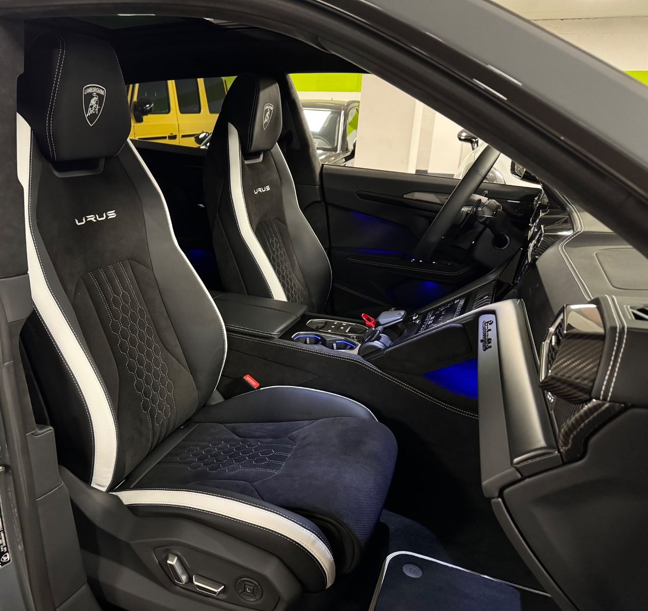 Fahrzeugabbildung Lamborghini URUS S GRIGIO TELESTO CARBON B&O MASSAGE 25 FULL