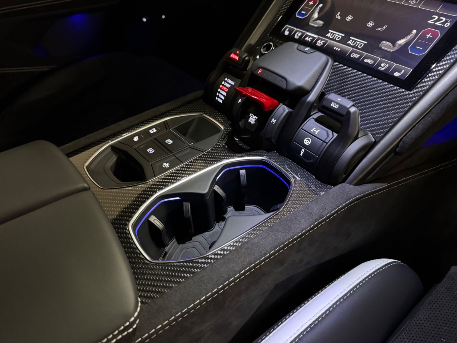 Fahrzeugabbildung Lamborghini URUS S GRIGIO TELESTO CARBON B&O MASSAGE 25 FULL
