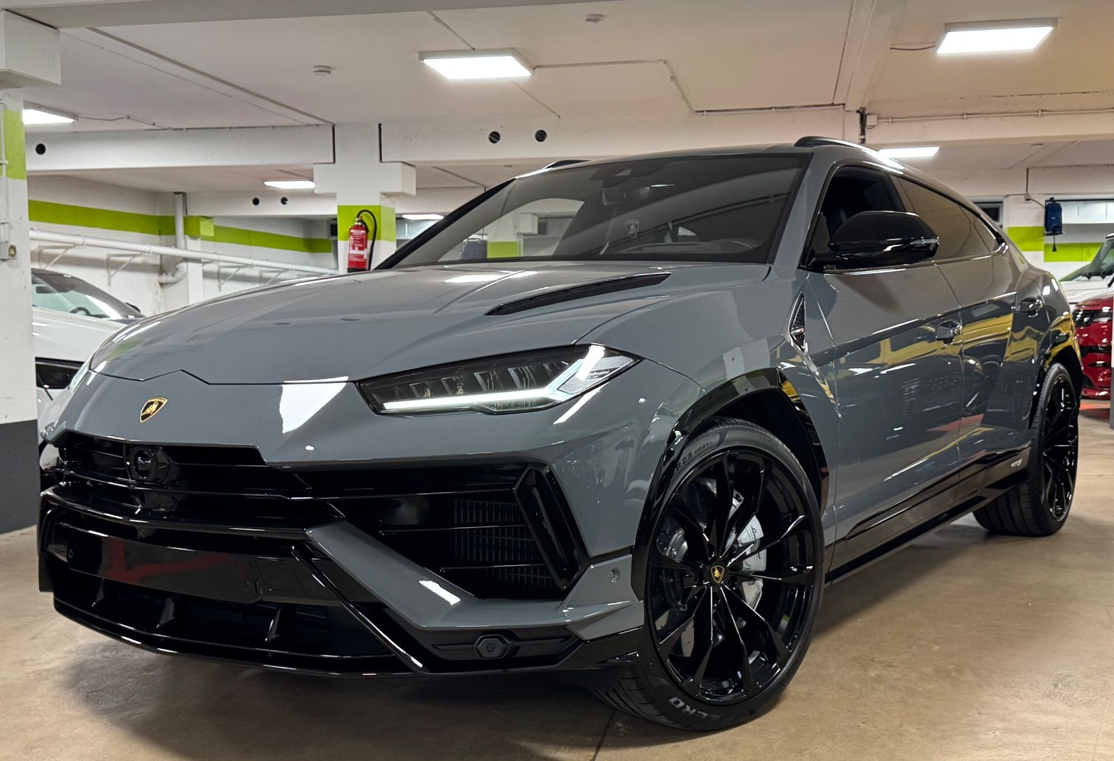 Fahrzeugabbildung Lamborghini URUS S GRIGIO TELESTO CARBON B&O MASSAGE 25 FULL