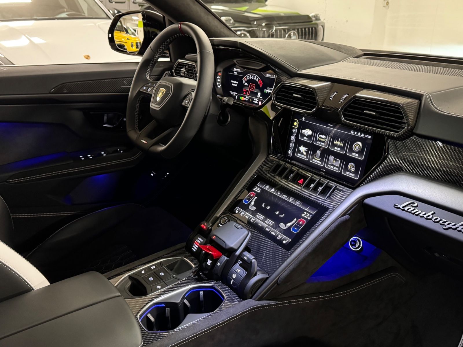 Fahrzeugabbildung Lamborghini URUS S GRIGIO TELESTO CARBON B&O MASSAGE 25 FULL