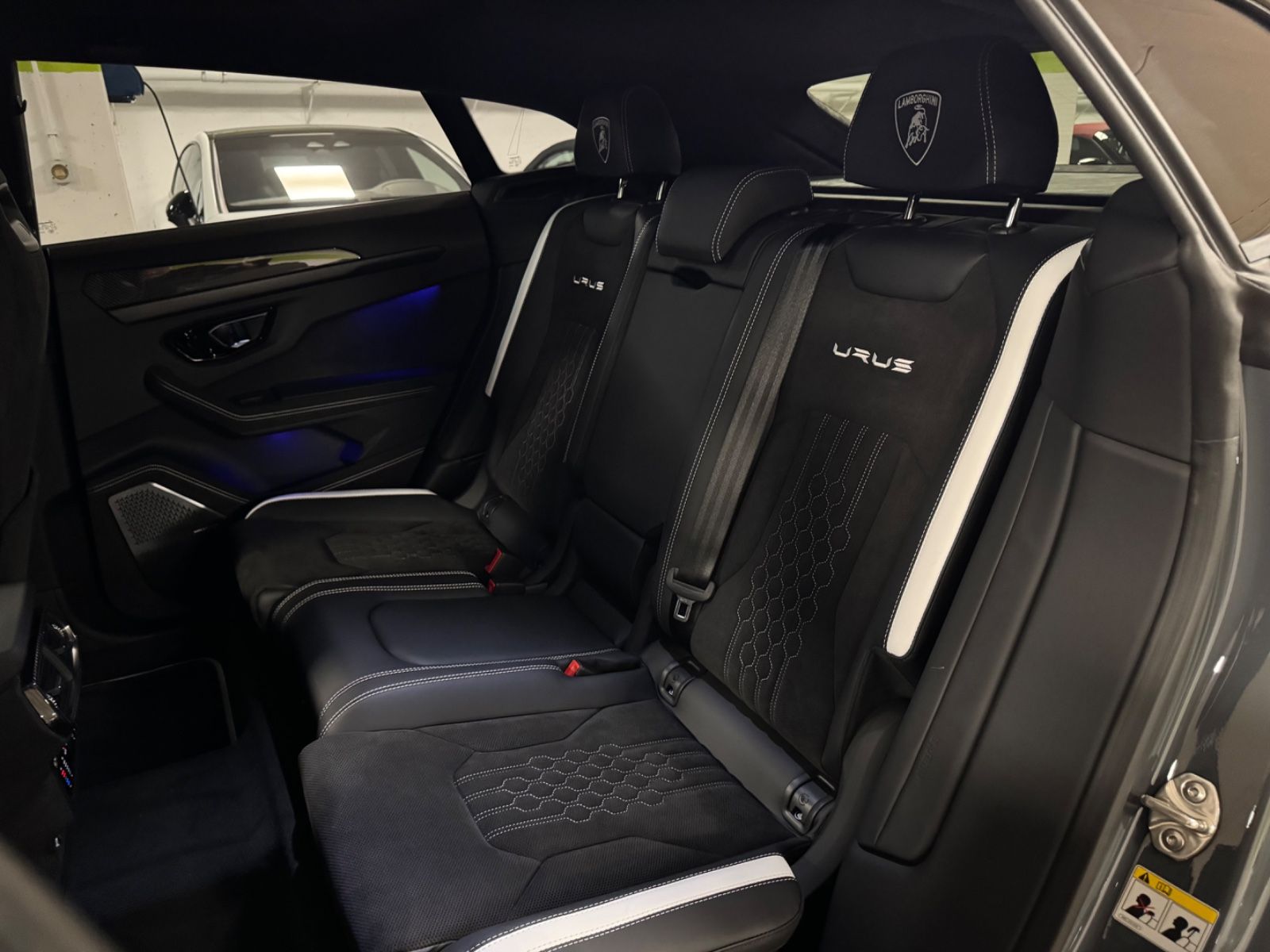 Fahrzeugabbildung Lamborghini URUS S GRIGIO TELESTO CARBON B&O MASSAGE 25 FULL