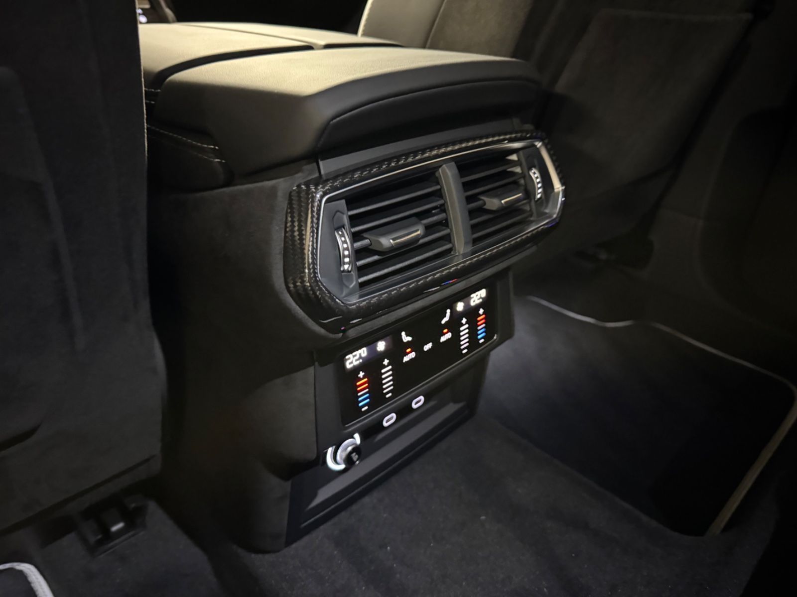 Fahrzeugabbildung Lamborghini URUS S GRIGIO TELESTO CARBON B&O MASSAGE 25 FULL