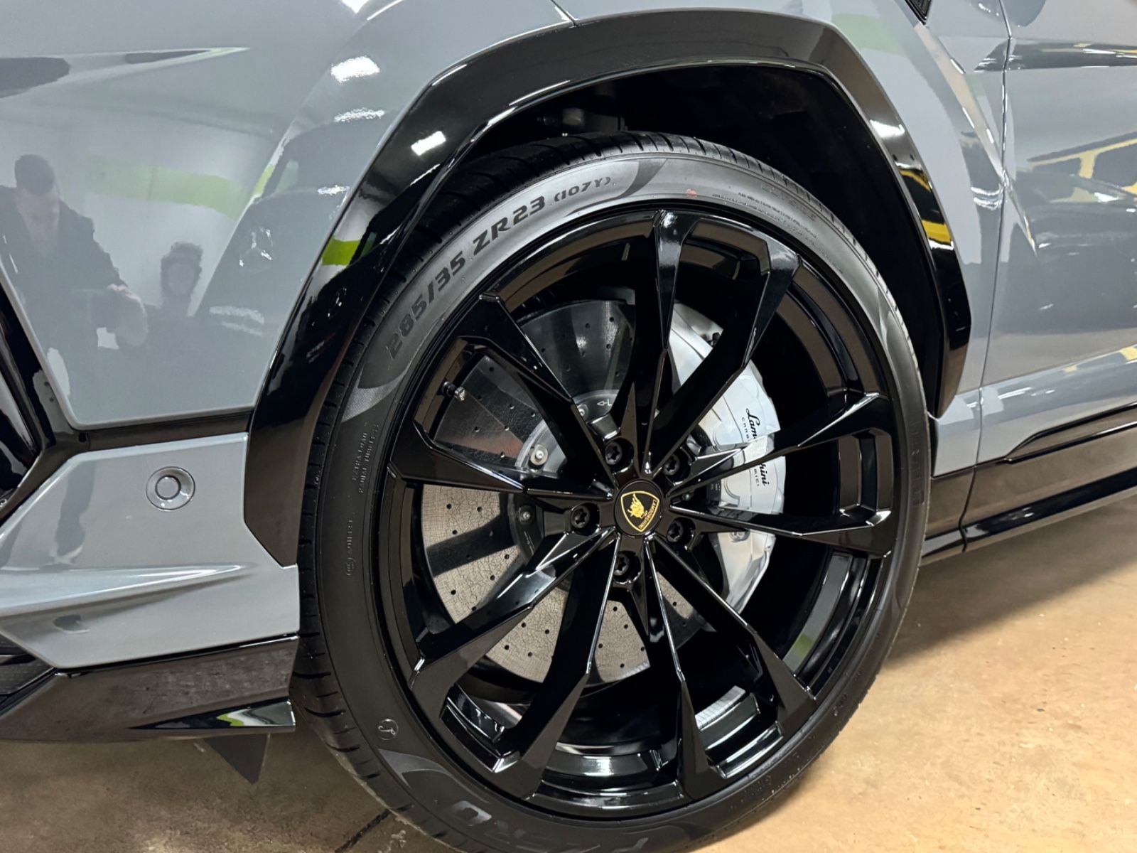 Fahrzeugabbildung Lamborghini URUS S GRIGIO TELESTO CARBON B&O MASSAGE 25 FULL