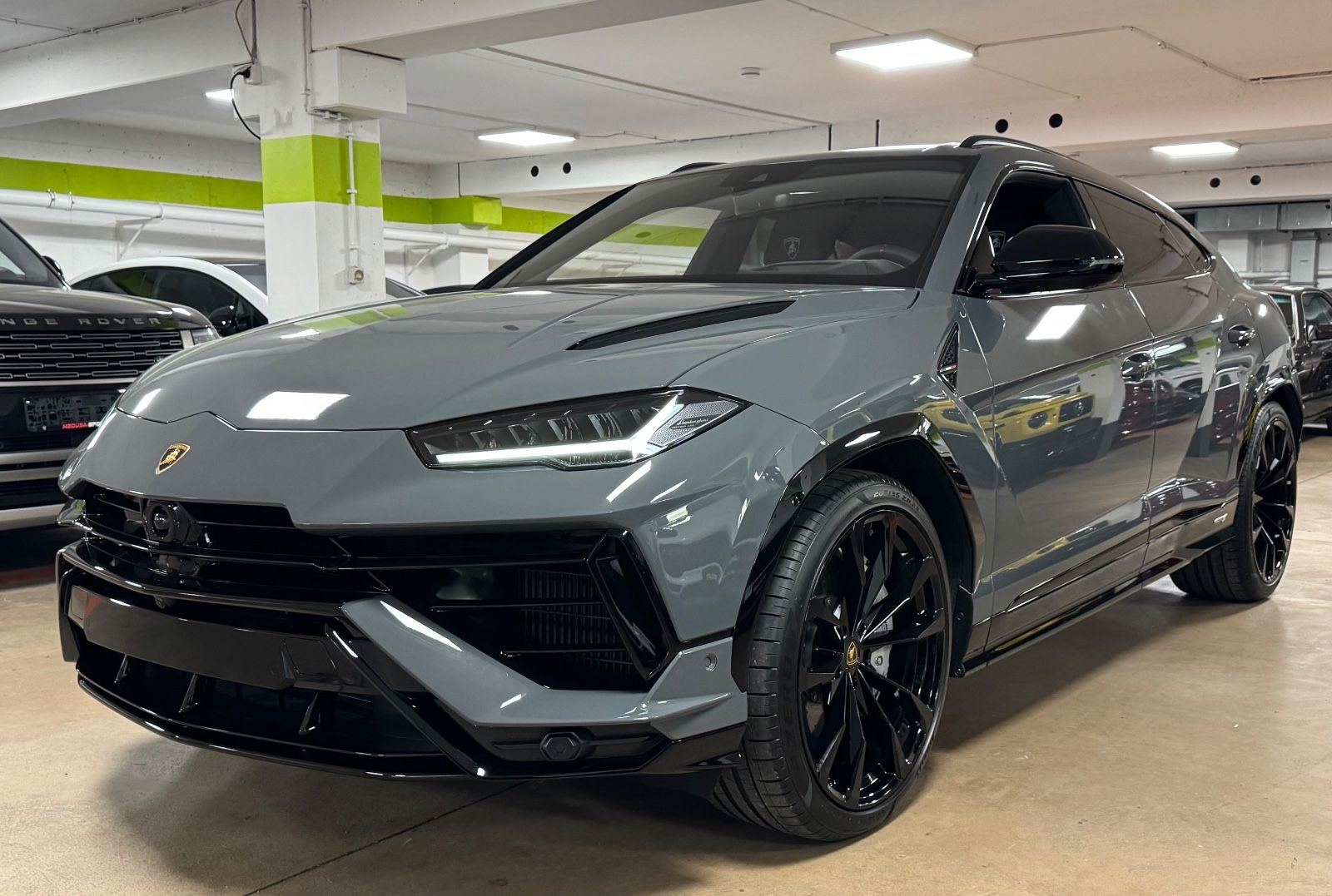 Fahrzeugabbildung Lamborghini URUS S GRIGIO TELESTO CARBON B&O MASSAGE 25 FULL