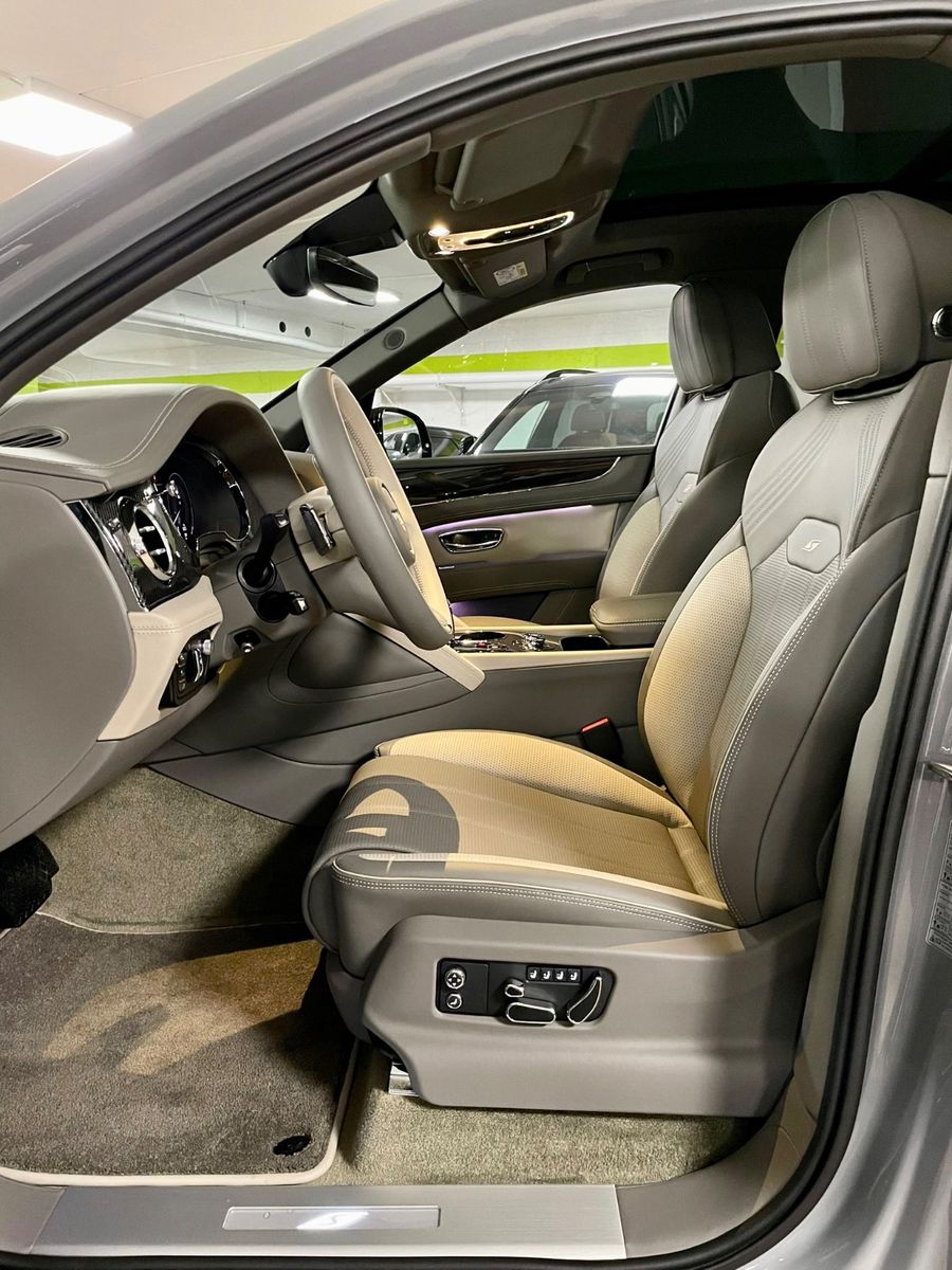 Fahrzeugabbildung Bentley BENTAYGA V8 S CARBON NAIM MASSAGE PANO FULL!
