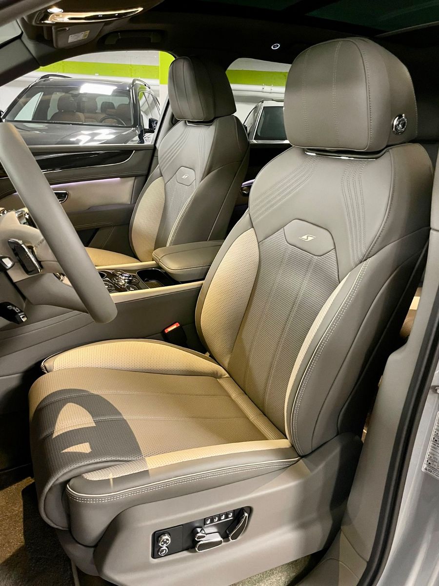 Fahrzeugabbildung Bentley BENTAYGA V8 S CARBON NAIM MASSAGE PANO FULL!