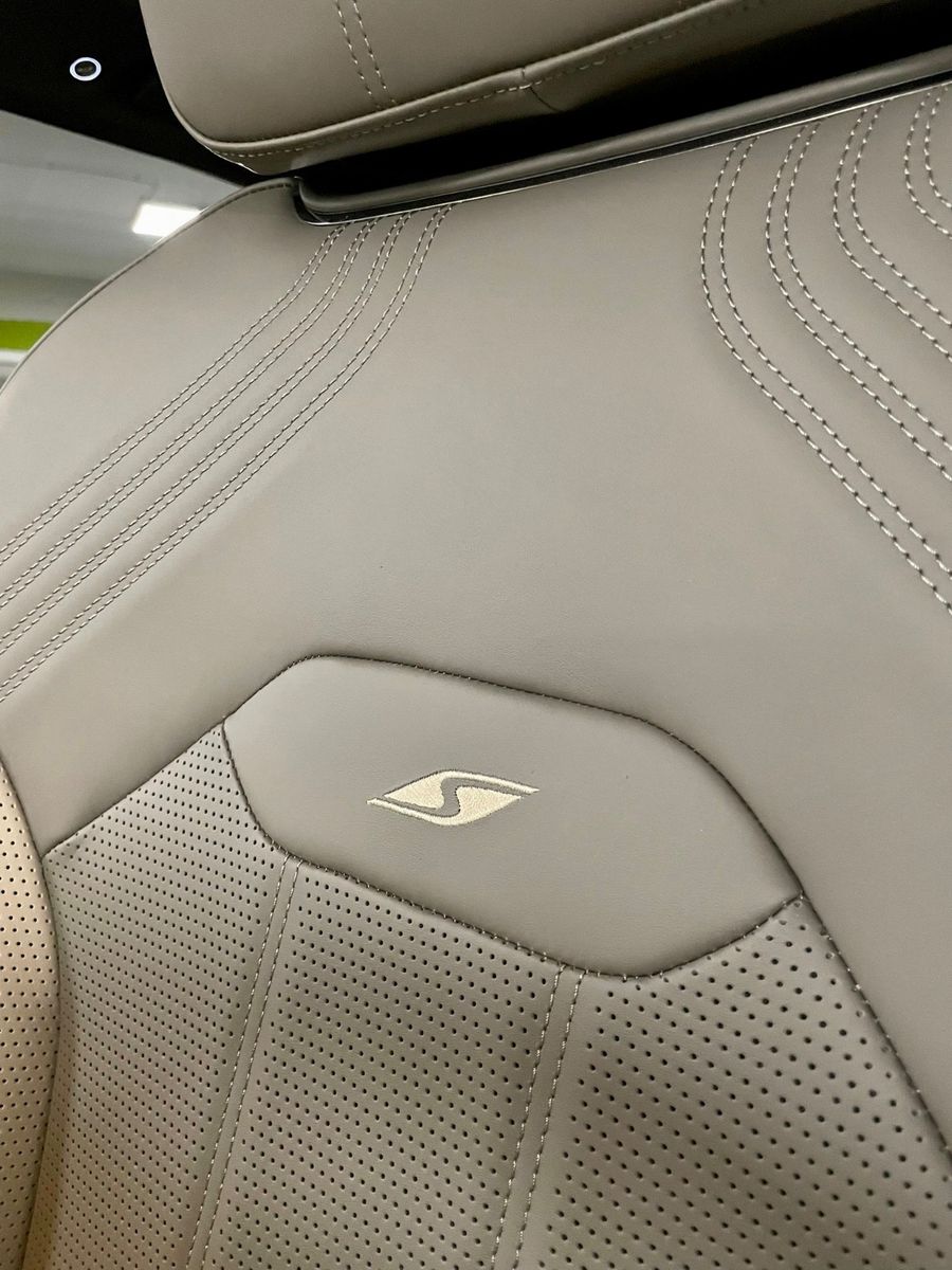 Fahrzeugabbildung Bentley BENTAYGA V8 S CARBON NAIM MASSAGE PANO FULL!