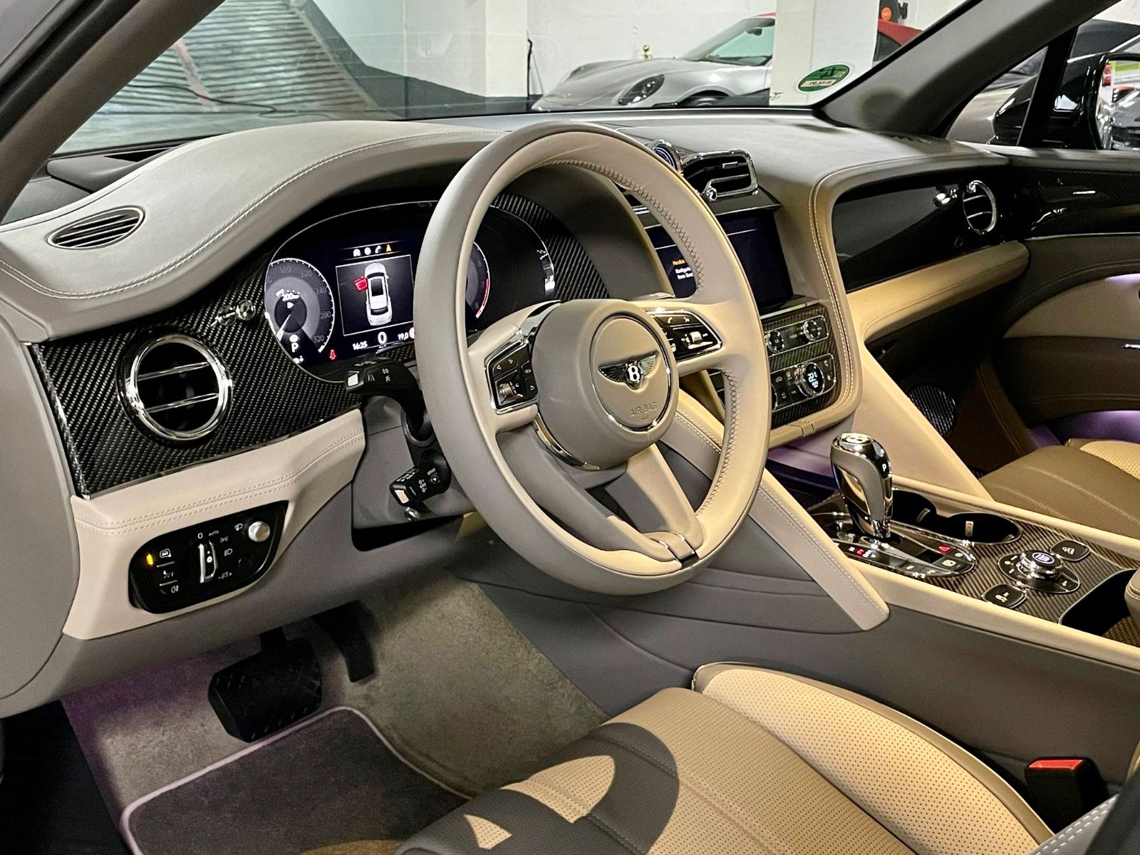Fahrzeugabbildung Bentley BENTAYGA V8 S CARBON NAIM MASSAGE PANO FULL!