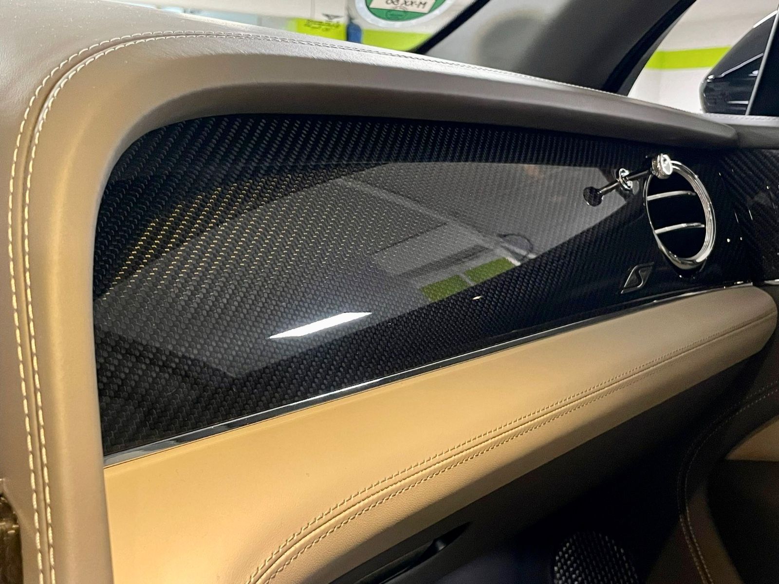 Fahrzeugabbildung Bentley BENTAYGA V8 S CARBON NAIM MASSAGE PANO FULL!
