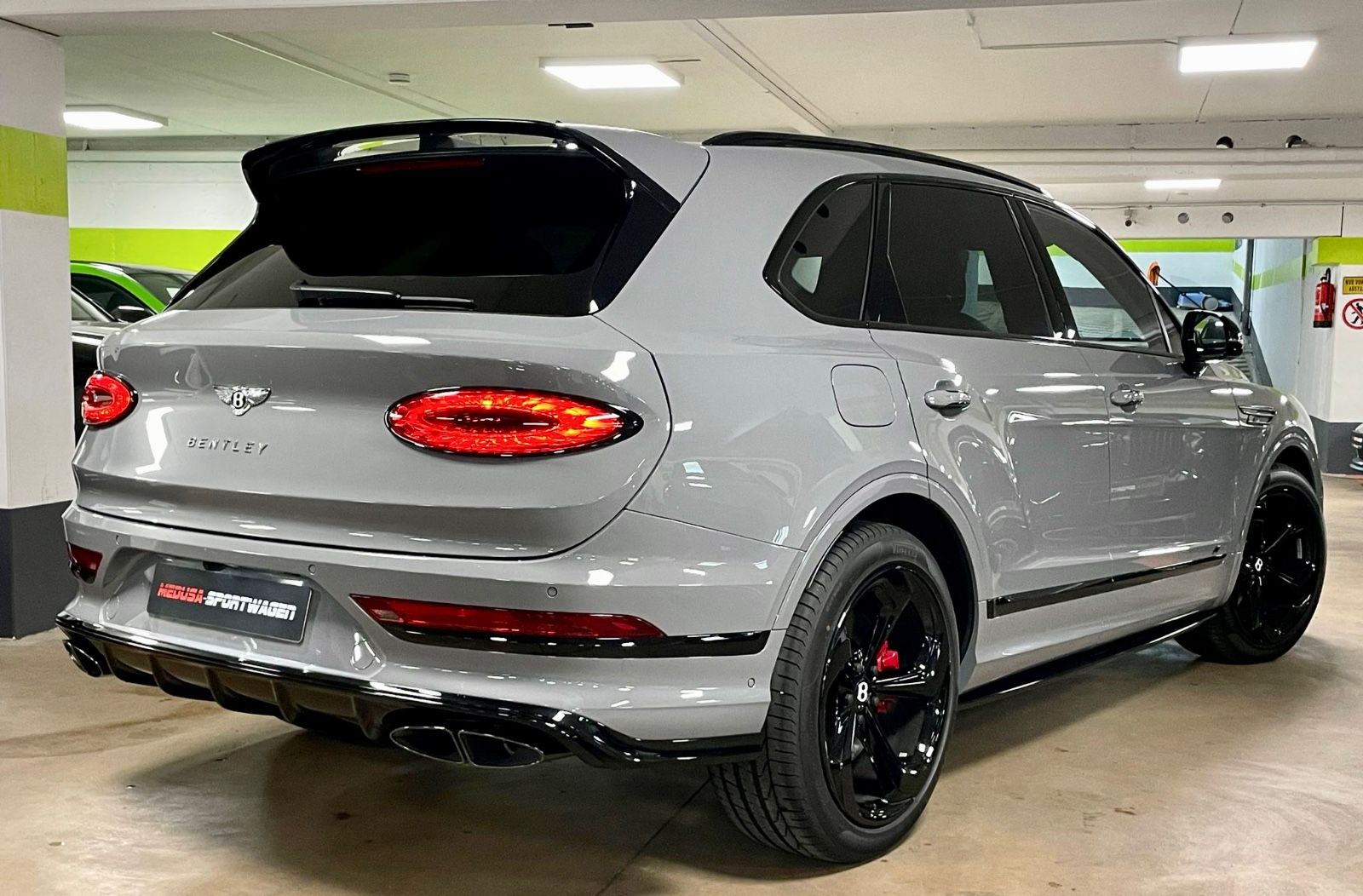 Fahrzeugabbildung Bentley BENTAYGA V8 S CARBON NAIM MASSAGE PANO FULL!