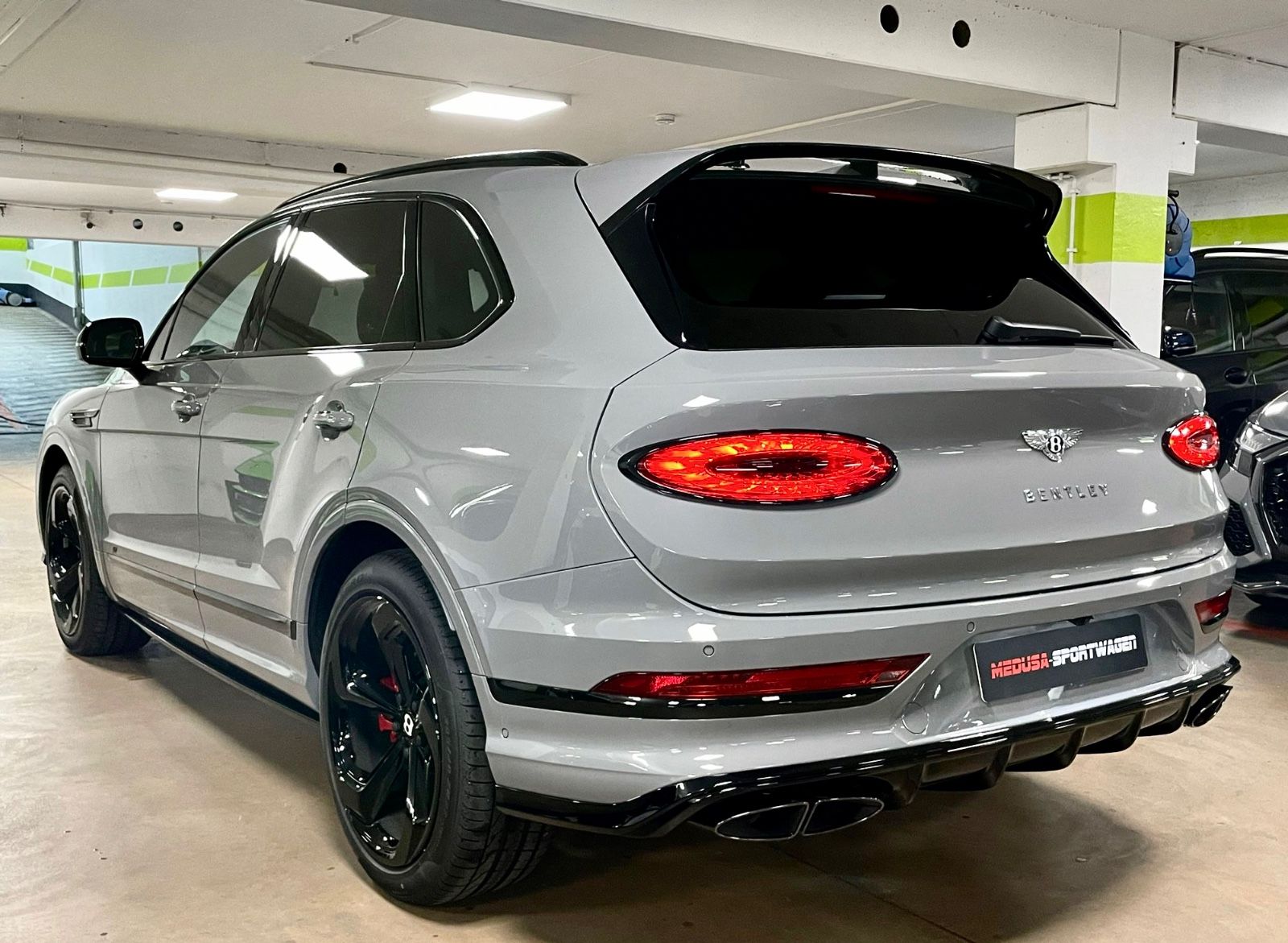 Fahrzeugabbildung Bentley BENTAYGA V8 S CARBON NAIM MASSAGE PANO FULL!