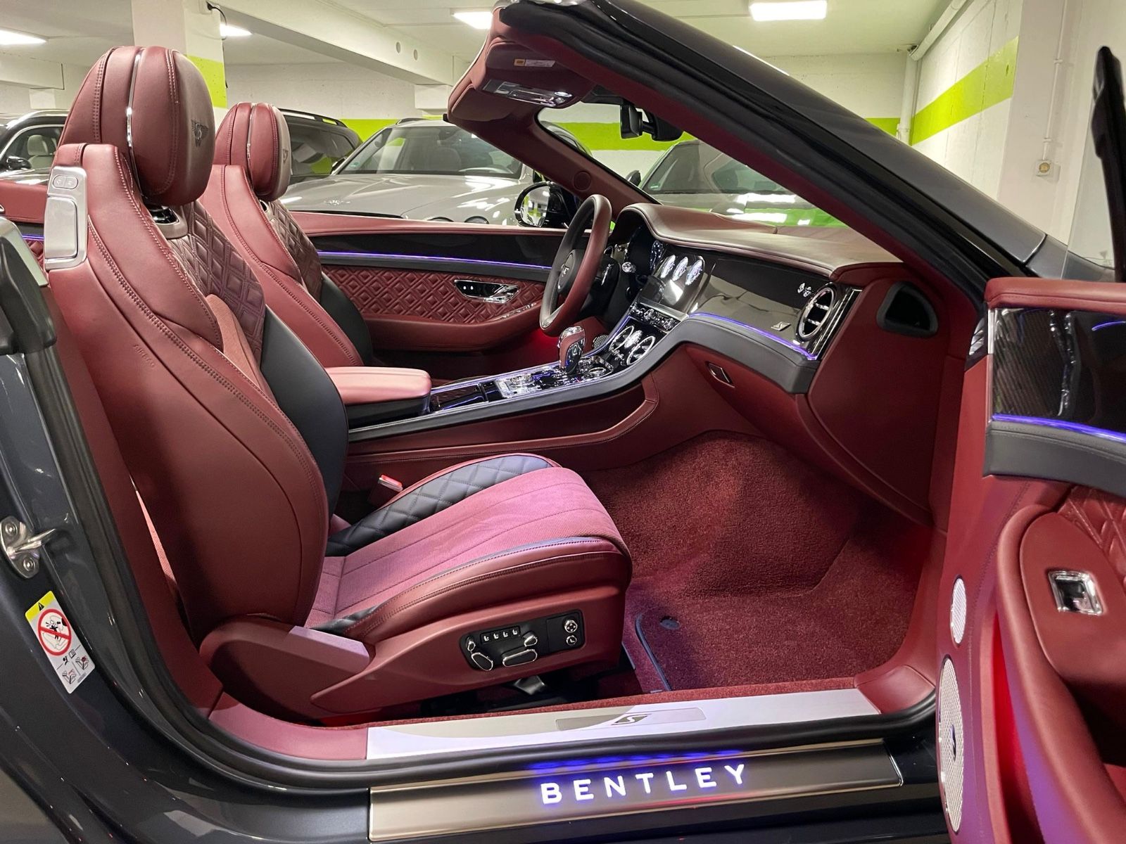 Fahrzeugabbildung Bentley CONTINENTAL GTC V8 S MULLINER CARBON FULLOPTION!