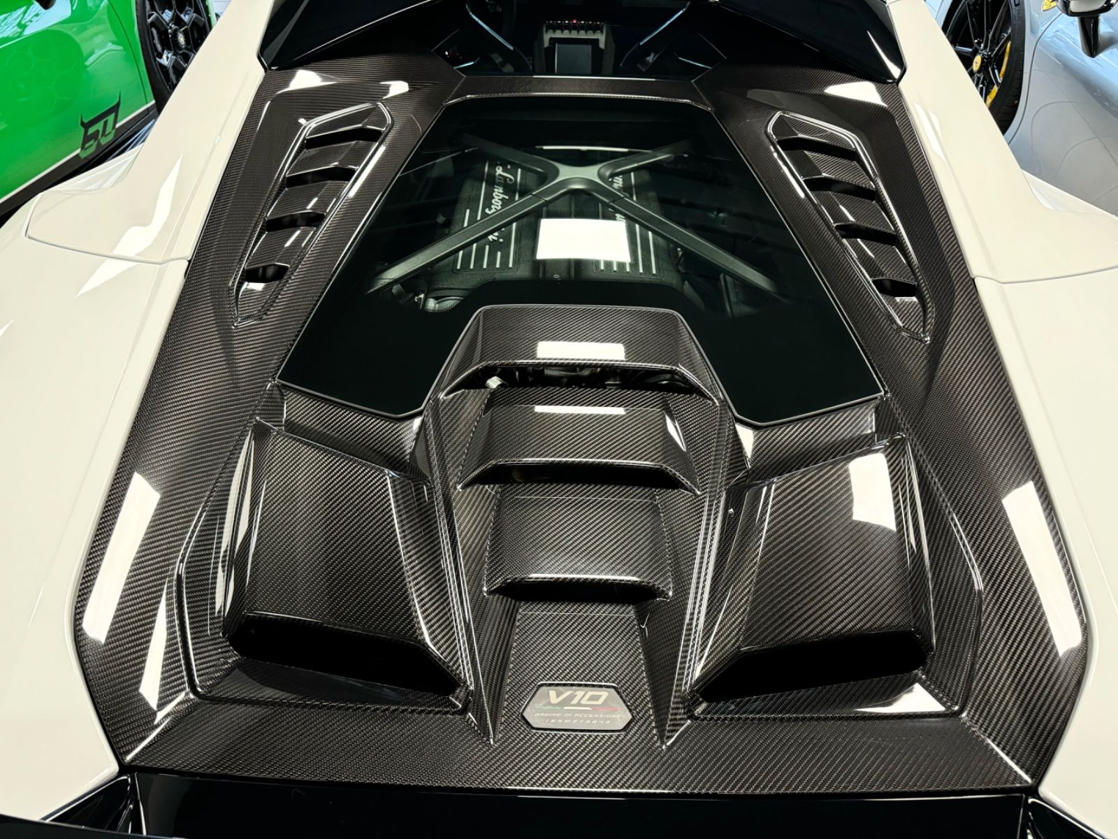 Fahrzeugabbildung Lamborghini HURACAN TECNICA CARBON EXT&INT SENSONUM FULLOPT!