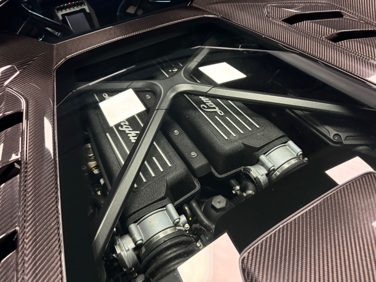 Fahrzeugabbildung Lamborghini HURACAN TECNICA CARBON EXT&INT SENSONUM FULLOPT!