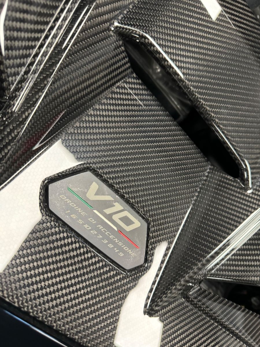 Fahrzeugabbildung Lamborghini HURACAN TECNICA CARBON EXT&INT SENSONUM FULLOPT!
