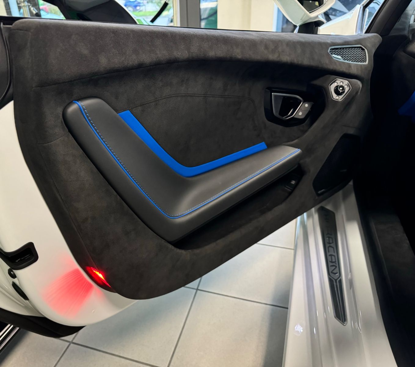 Fahrzeugabbildung Lamborghini HURACAN TECNICA CARBON EXT&INT SENSONUM FULLOPT!