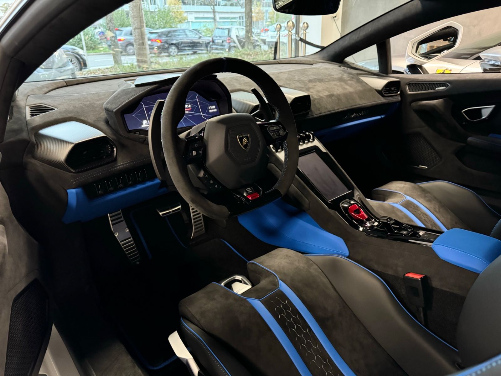 Fahrzeugabbildung Lamborghini HURACAN TECNICA CARBON EXT&INT SENSONUM FULLOPT!
